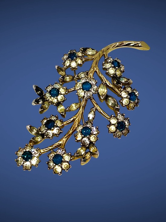 JOMAZ Jewelry - Exquisite Vtg Signed JOMAZ Joseph Mazer Floral Rhinestone Brooch 1950s Estate Pc